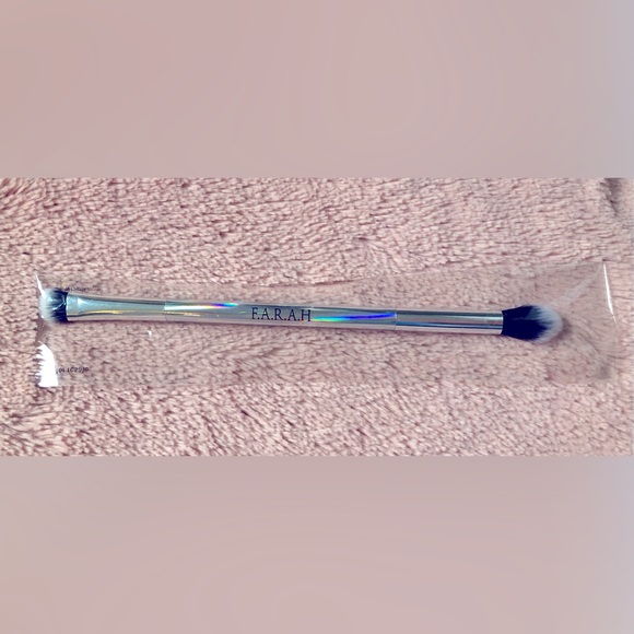 BNIB F.A.R.A.H dual-end 22E shade and blend brush - Picture 1 of 4